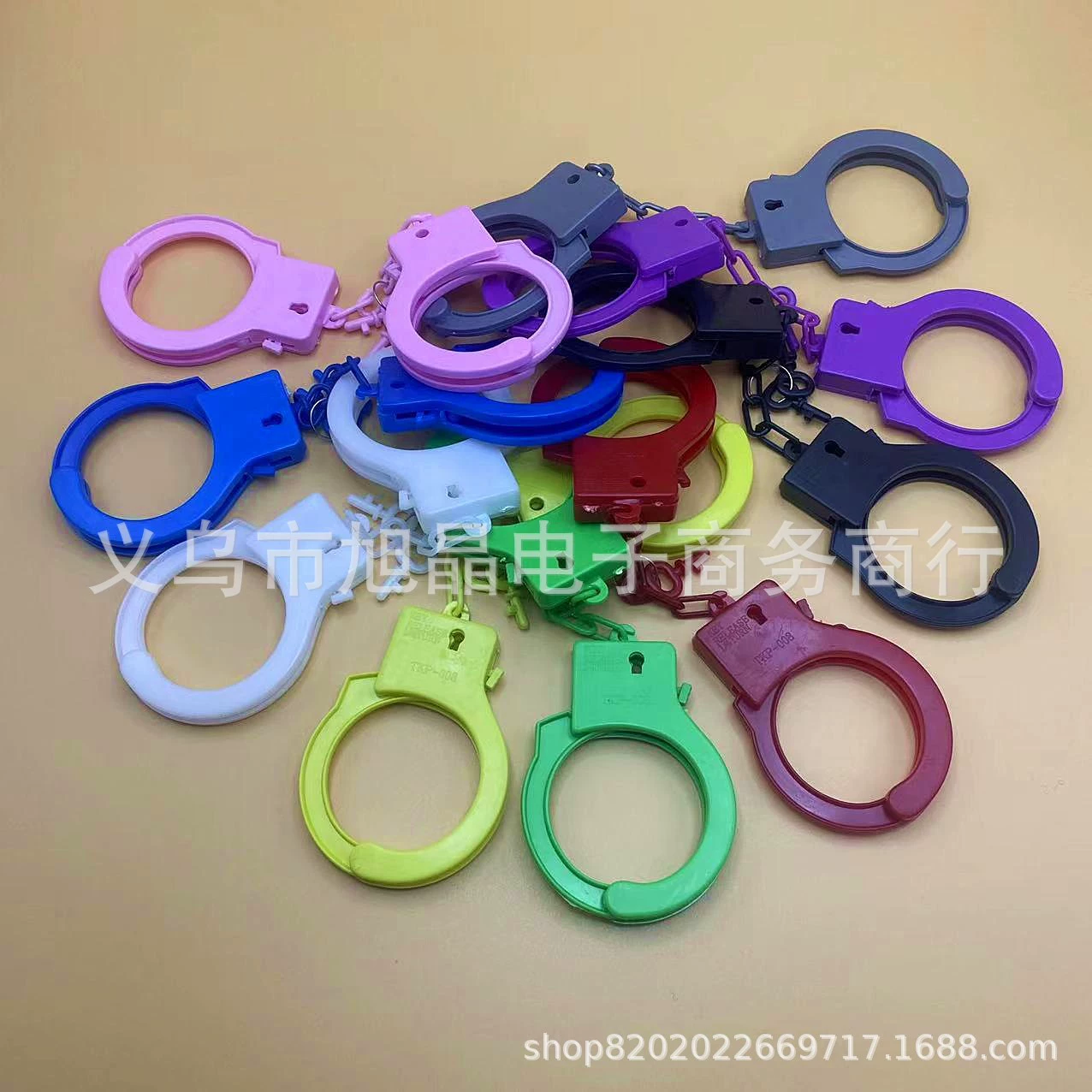 Моделирование игрушки цветные пластиковые наручники с ключами дети играют в дом полицейский костюм аксессуары Хэллоуин Горячий