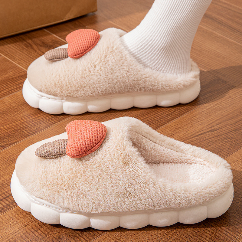 2025 otoño y invierno nuevas zapatillas de algodón dibujos animados lindos de cachemira calentamiento de fondo grueso antideslizante zapatos de algodón domésticos para mujeres