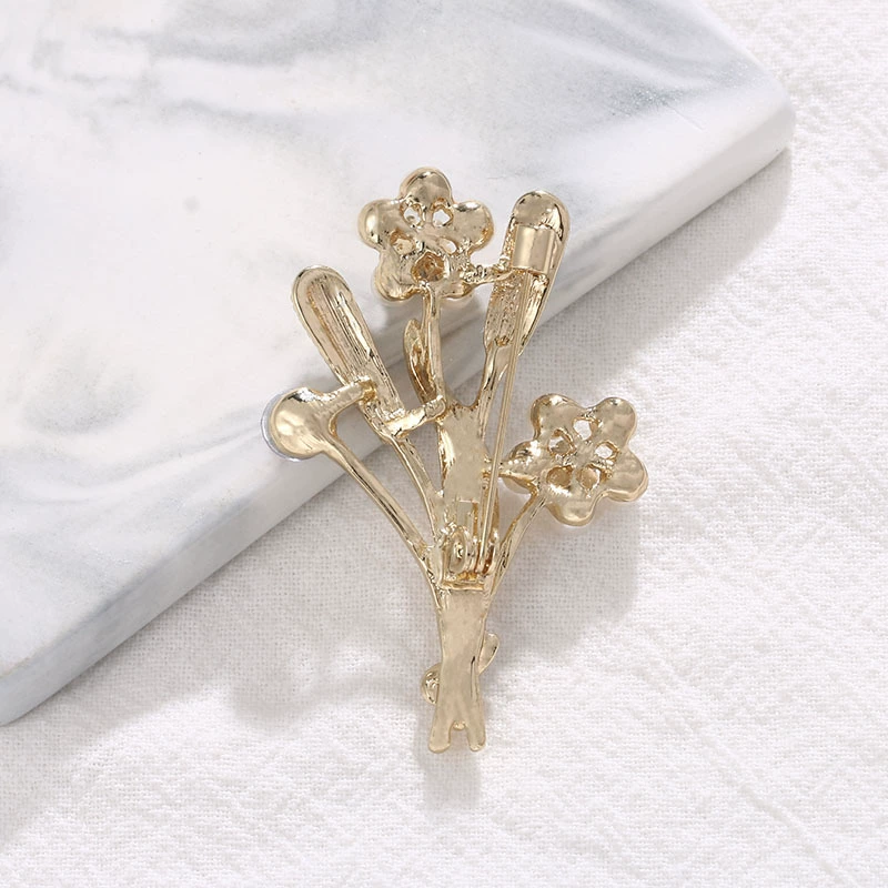 Brand fashionable high-end brooch lapel pin, sophisticated universal pin, Korean style, simple and elegant design