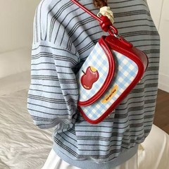 かわいいピンクのアップルニッチレディースバッグ2025新しい脇の下ショルダーバッグポータブルニッチレディースバッグ人気の小さなスクエアバッグ