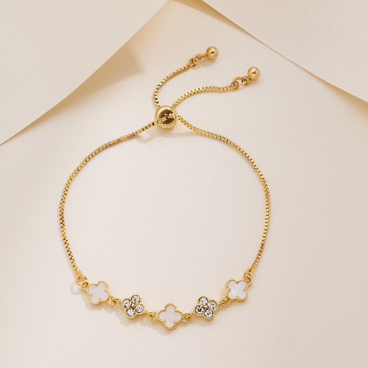 Auksinė keturlapio dobilėlio apyrankė su deimantais papuošalai_voghion.com