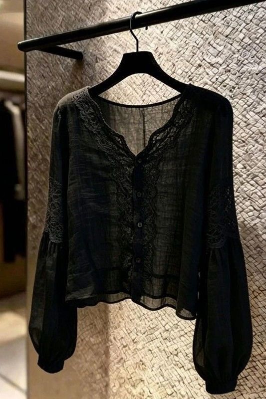 Fashionable black lace splicing shirt for women, 2026 summer new style, loose and slimming V-neck casual top, trendy Fashionable black lace splicing shirt for women, 2026 summer new style, loose and slimming V-neck casual top, trendy