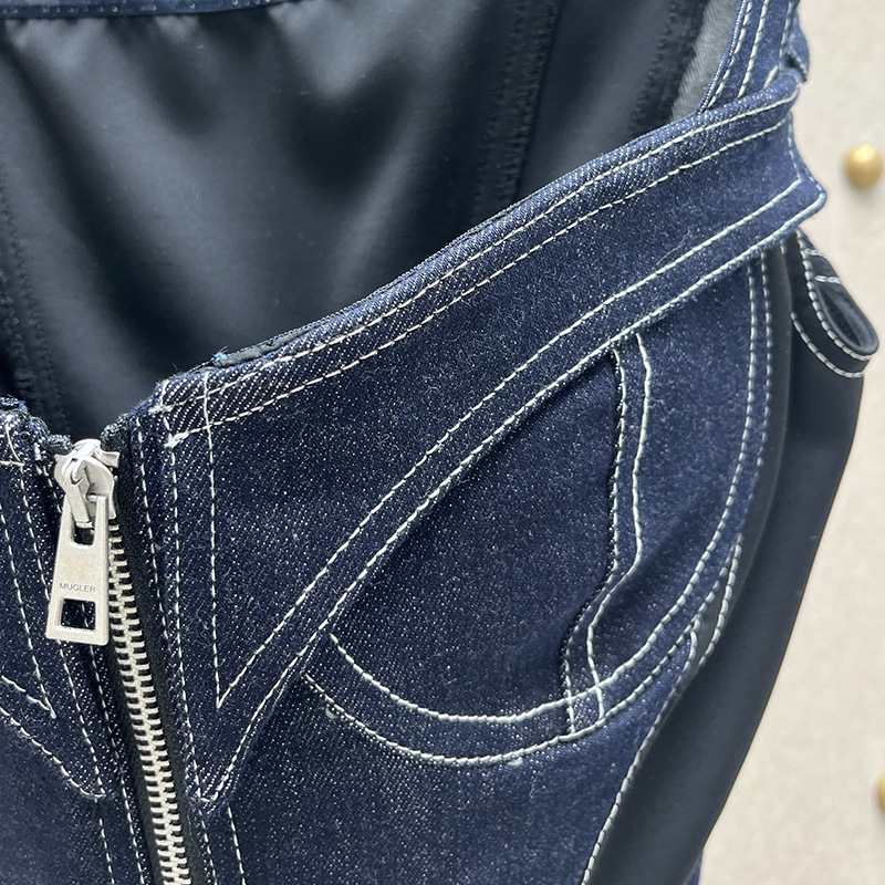 جمبسوت جينز ضيق بدون أكمام نسائية