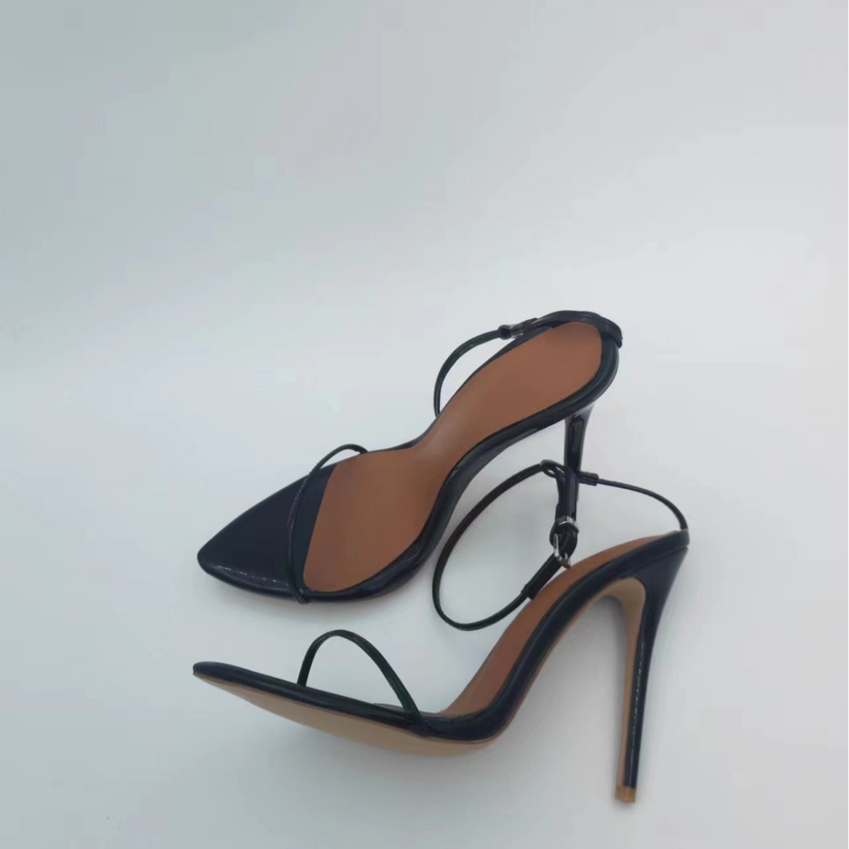 Sandales de tacones altos europeos y estadounidenses transfronterizos sandales romanas de moda con hebillas finas súper tacones altos mujeres sandales