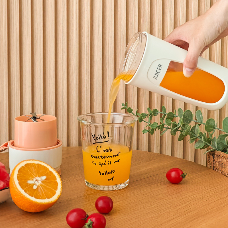 Nuevo exprimidor transfronterizo taza de exprimidor de jugo de regalo máquina de jugo recargable USB portátil exprimidor de jugo taza de mezcla eléctrica