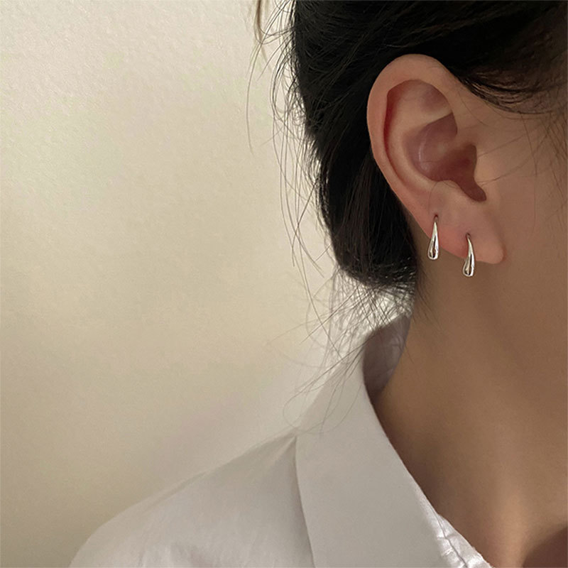 Pendientes de gota de agua INS de moda simple de alto grado 925 pendientes de plata esterlina para mujeres Corea del Sur estilo frío personalidad nuevo 2022