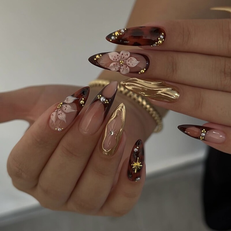 Wearable Nail Art for Autumn and Winter: Popular Handmade Gilded 3D Carved French Dark Coffee Leopard Print with Rhinestones Fake Nail Tips