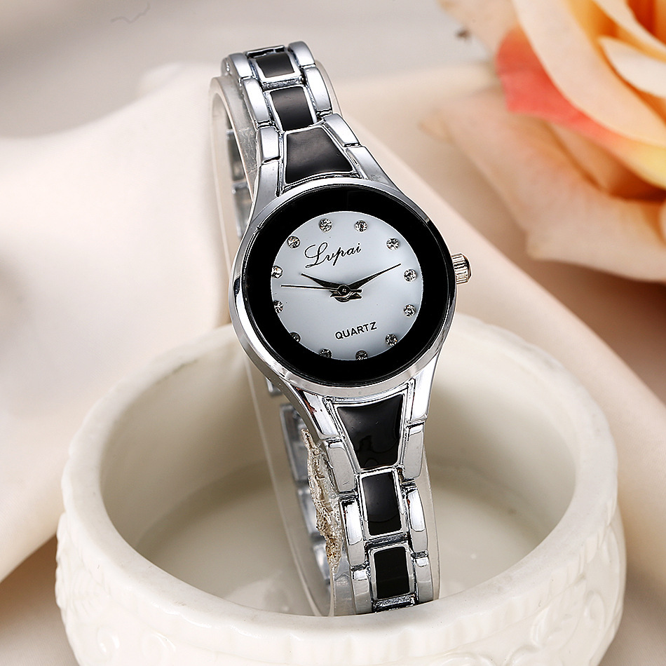 Fashion Letter Horseshoe Buckle Quartz Women's Watches display picture 18