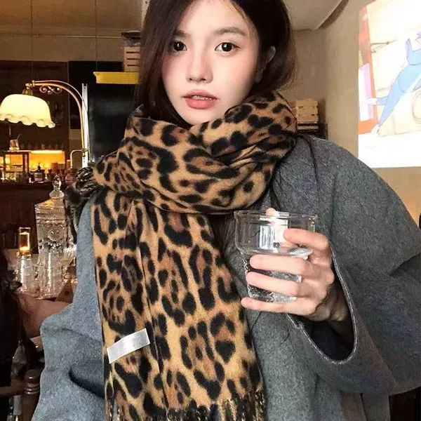 Retro Leopard Print Imitation Cashmere Tassel Scarf for Women Winter 2025 New Millennium Sexy Shawl Thickeneded Warm Scarf