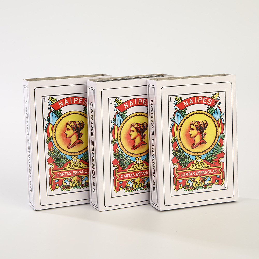 El comercio exterior suministra directamente 290 gramos de cartas españolas, cartas de póquer de papel desanimado, cajas de plástico, camping Entertainment Games poker