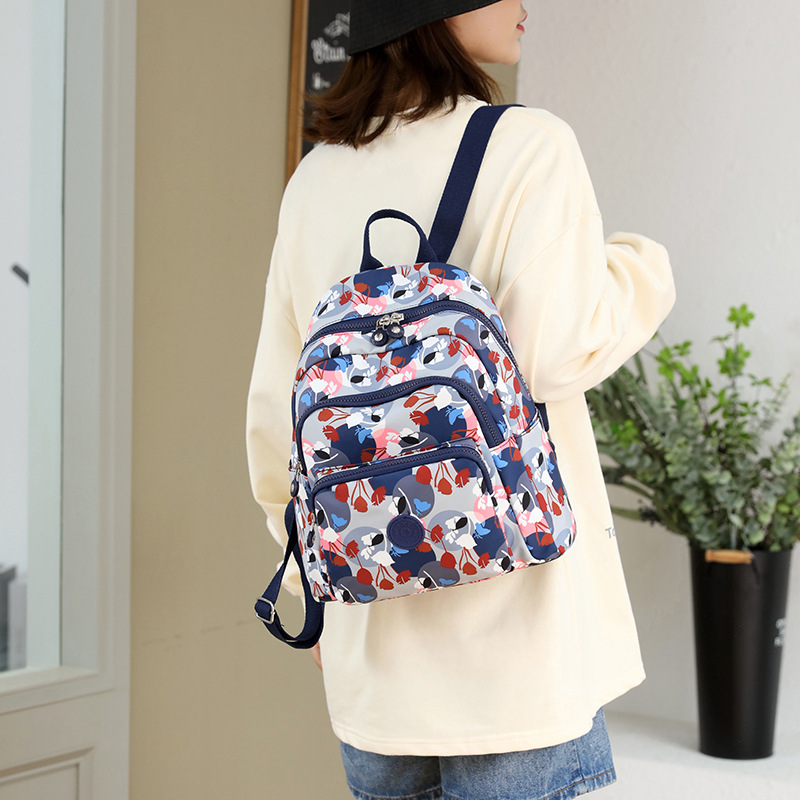 Bolsa de ocio para exteriores, gran capacidad, mochila de viaje versátil de nailon estampada para mujer, mochila de viaje moderna y sencilla