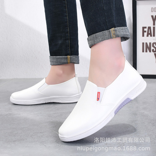 White casual shoes for men, soft sole, versatile, waterproof and slip-resistant, flat white medical doctor work shoes for men, comfortable