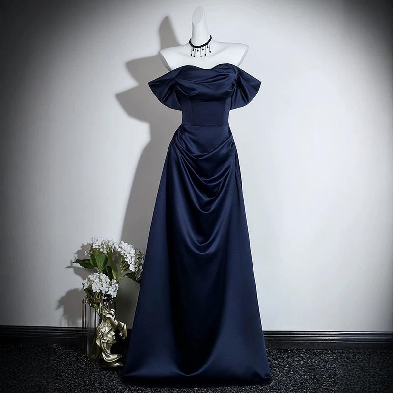 French navy blue one-shoulder satin dress with pleated waist, slimming effect, suitable for annual events, performances, and as a long formal gown for the bride French navy blue one-shoulder satin dress with pleated waist, slimming effect, suitable for annual events, performances, and as a long formal gown for the bride