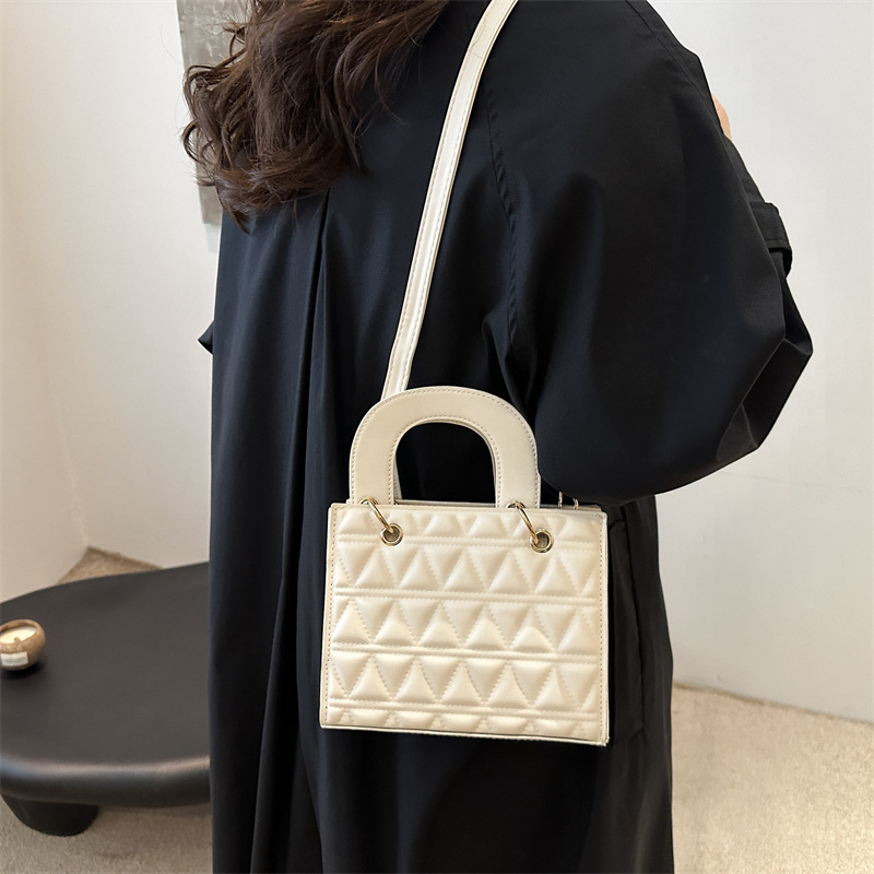 Sensación de alta gama Xiaoxiangfeng Ladies Bolsos ins Bolsos de nicho Bolsos de concubina femenina 2024 Nuevo estilo Bolso oblicuo occidental