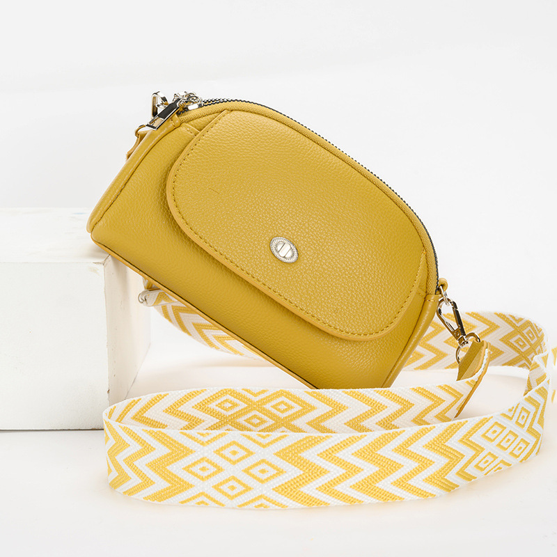 2024 nuevo estilo coreano de viaje a un hombro bolso de brazalete inclinado INS nicho de alta sensación de banda ancha bolso de teléfono móvil de mujer