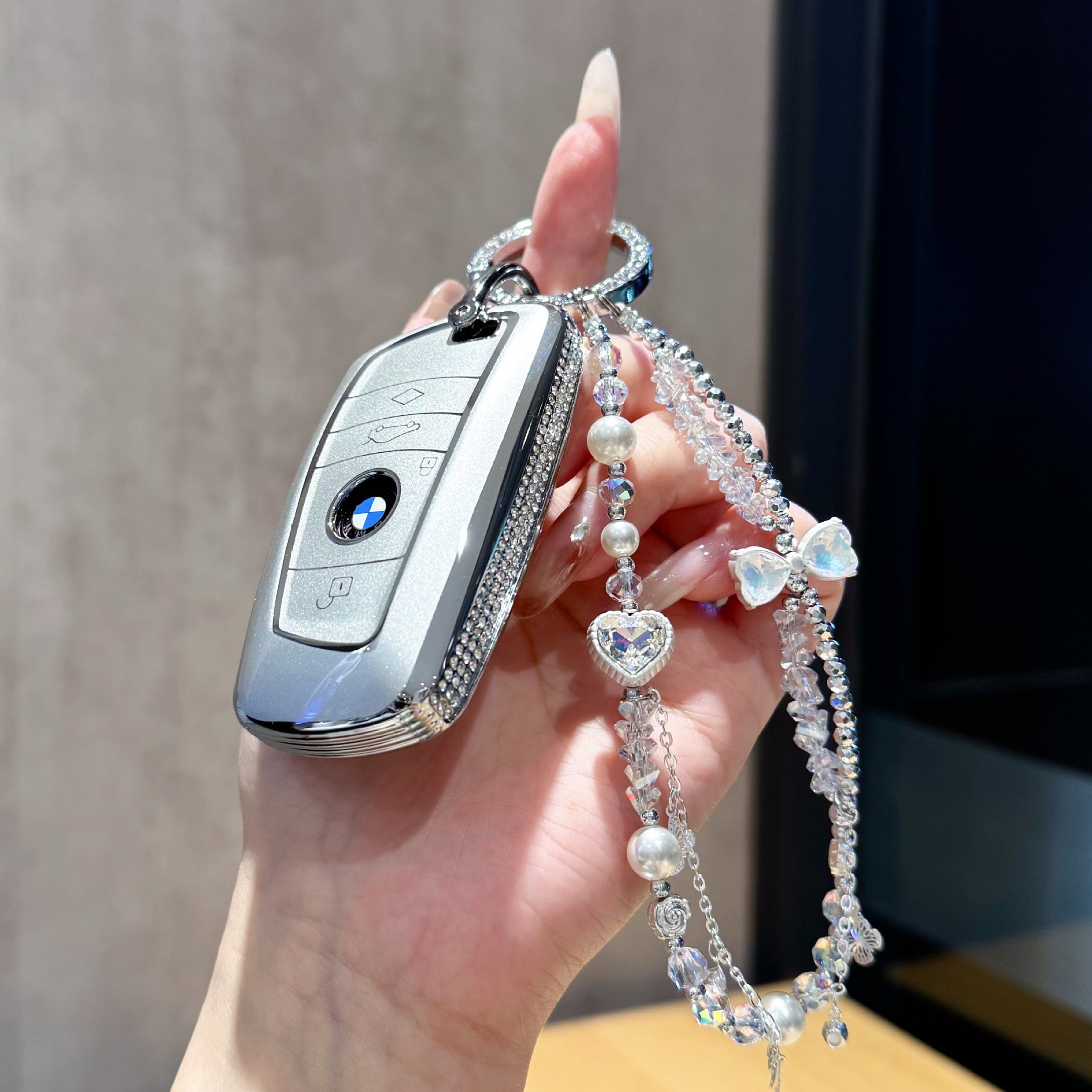 Suitable for BMW key cases, new 3 Series 330li, 5 Series 530li, X1, X2, X3, X4, X5, blade-style women's key case
