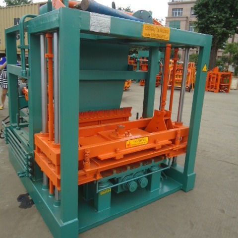 山东QT4-15全自动砌块成型机免烧水泥空心砖设备批发出口
