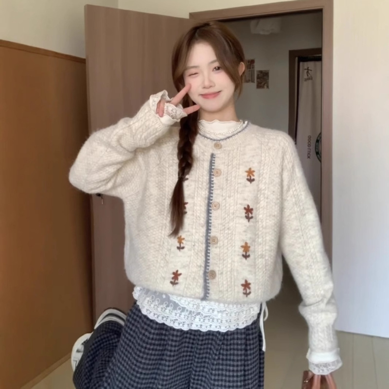 日系软糯感圆领花朵刺绣开衫毛衣外套女秋冬款慵懒风穿搭上衣|undefined