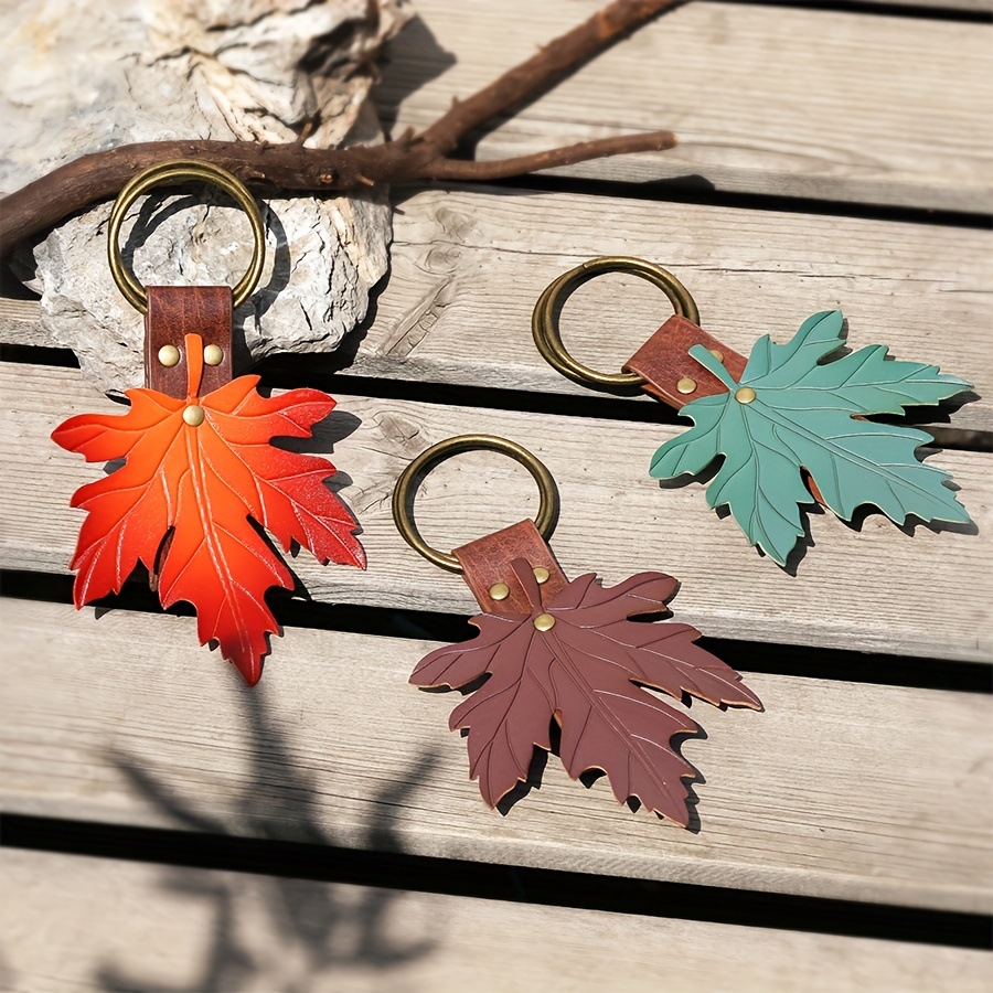 Medieval Pu Leather Skirt Clip Halloween Keychain Maple Leaf Prop_voghion.com