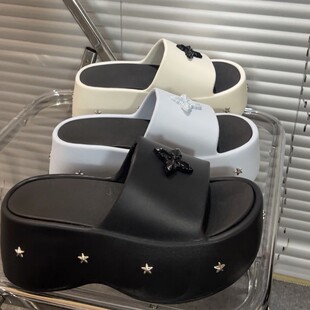 8���׺����ЬŮ������2025�¿�����L�⴩�ļ���������W������