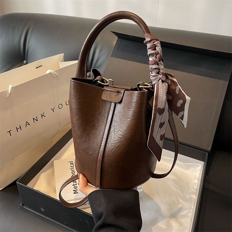 Vintage bucket bag, high-quality soft PU, stylish handbag and crossbody bag, popular Huxi American-style trendy versatile women's bag for commuting