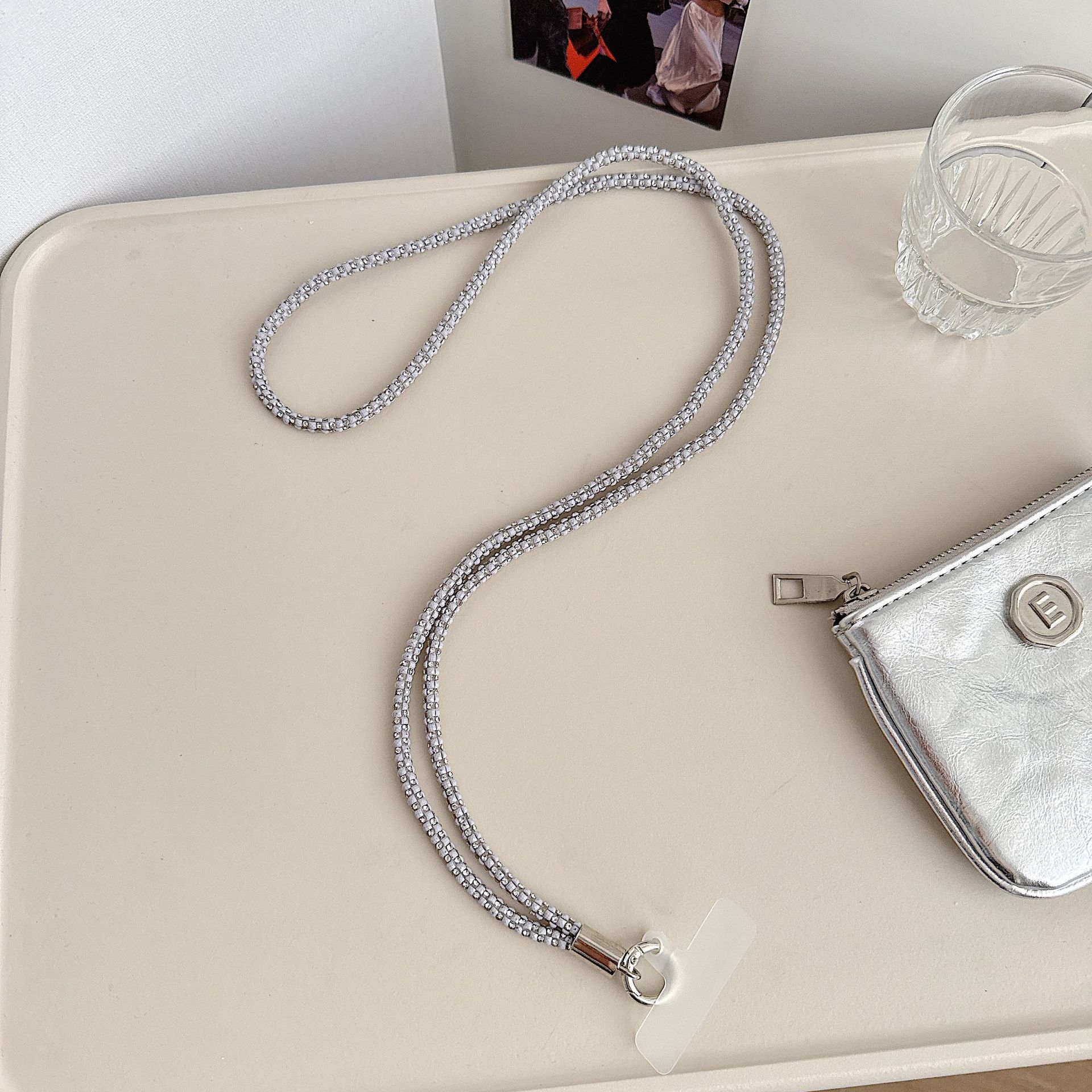 Cadena colgante de teléfono móvil de alta gama hecha a mano de boutique, sensación femenina de alta gama, lujo ligero, cadena colgante de diamante completo, cadena colgante de teléfono móvil de moda, sección larga y corta