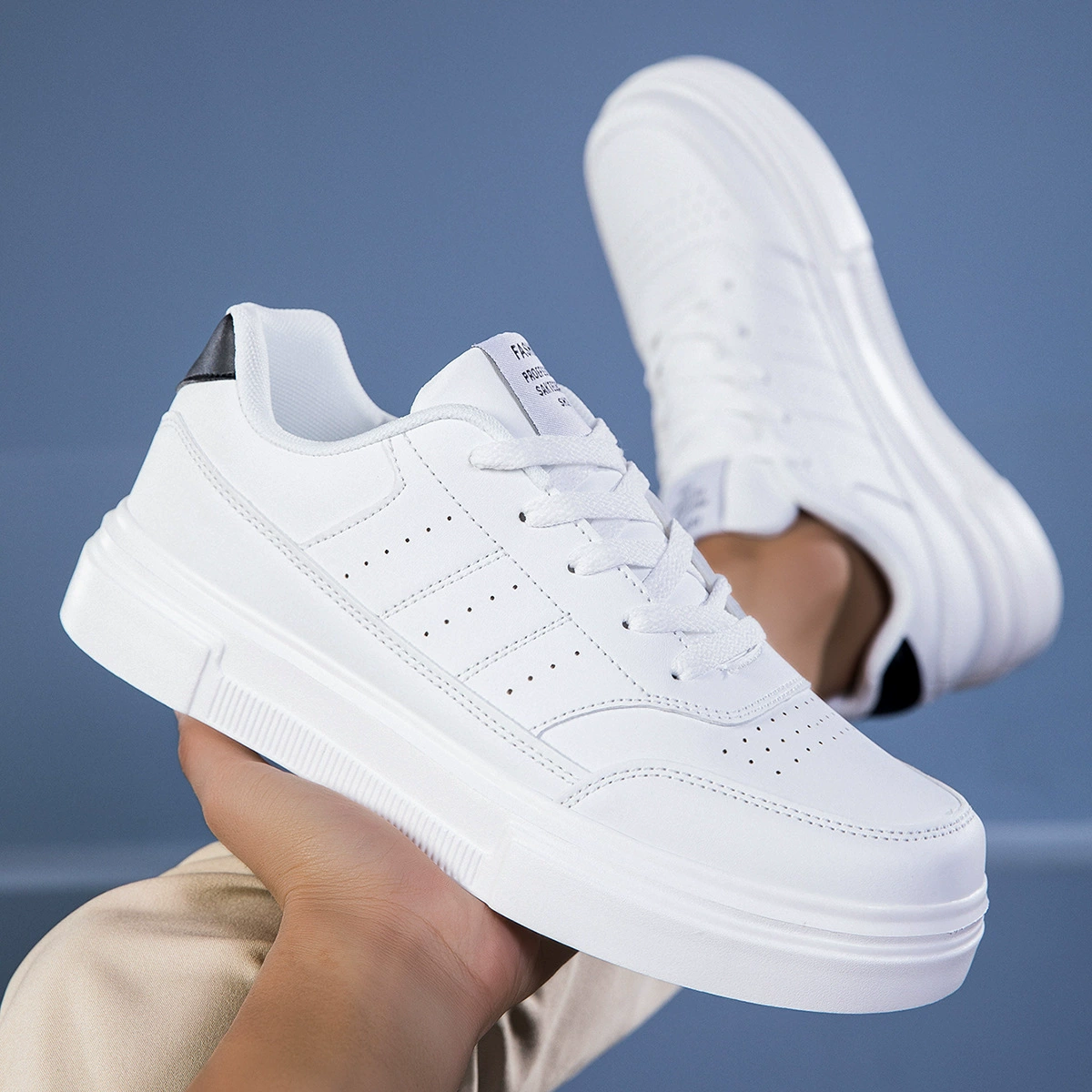 Модные мужские новые белые туфли весной 2025 года