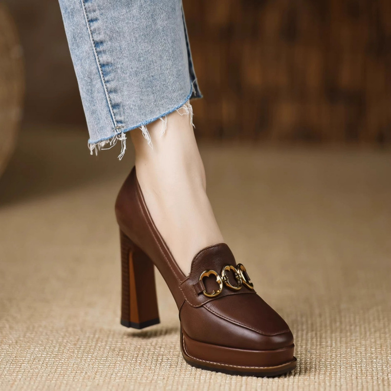 진북강 레트로 다크 브라운 하이힐 여자 봄 새로운 도착 유행 올매치 딥 입 방수 플랫폼 소프트 가죽 두꺼운 힐 싱글 펌프