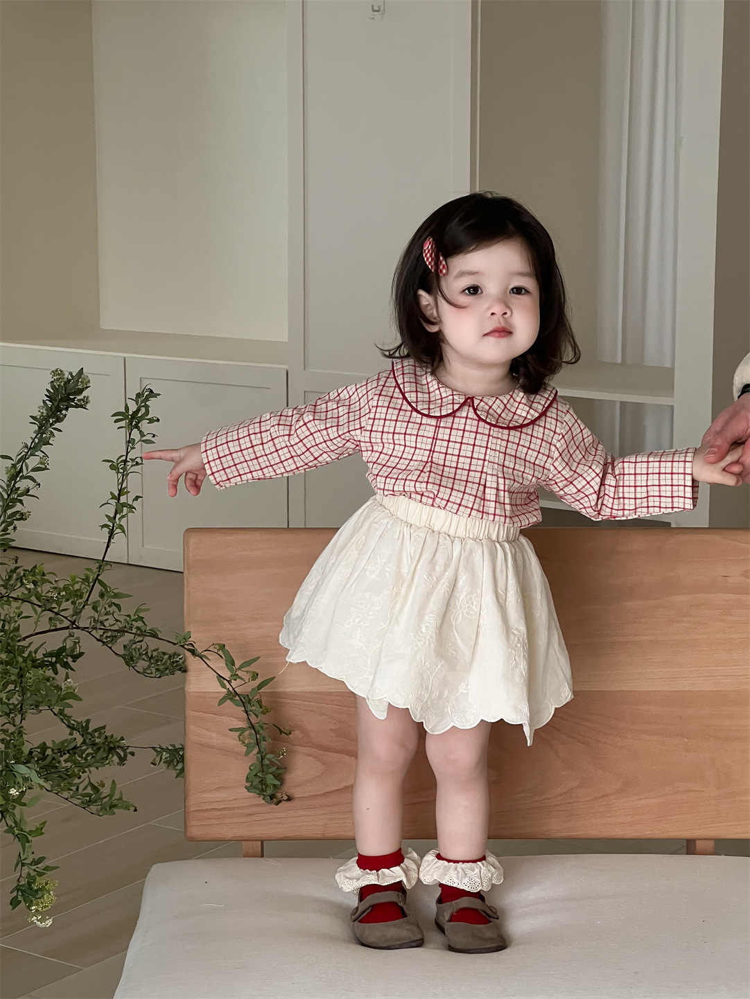 Ropa de otoño para bebés 2026 nueva ropa infantil coreana, camisa de muñeca a cuadros, vestido corto, conjunto de ropa de otoño infantil