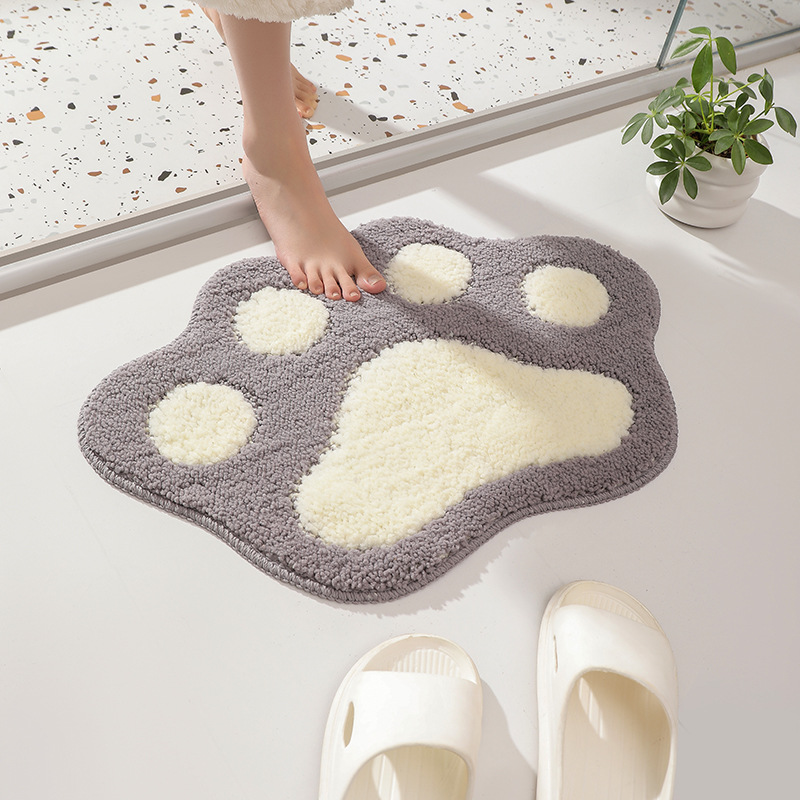 Silver gray bear paw
