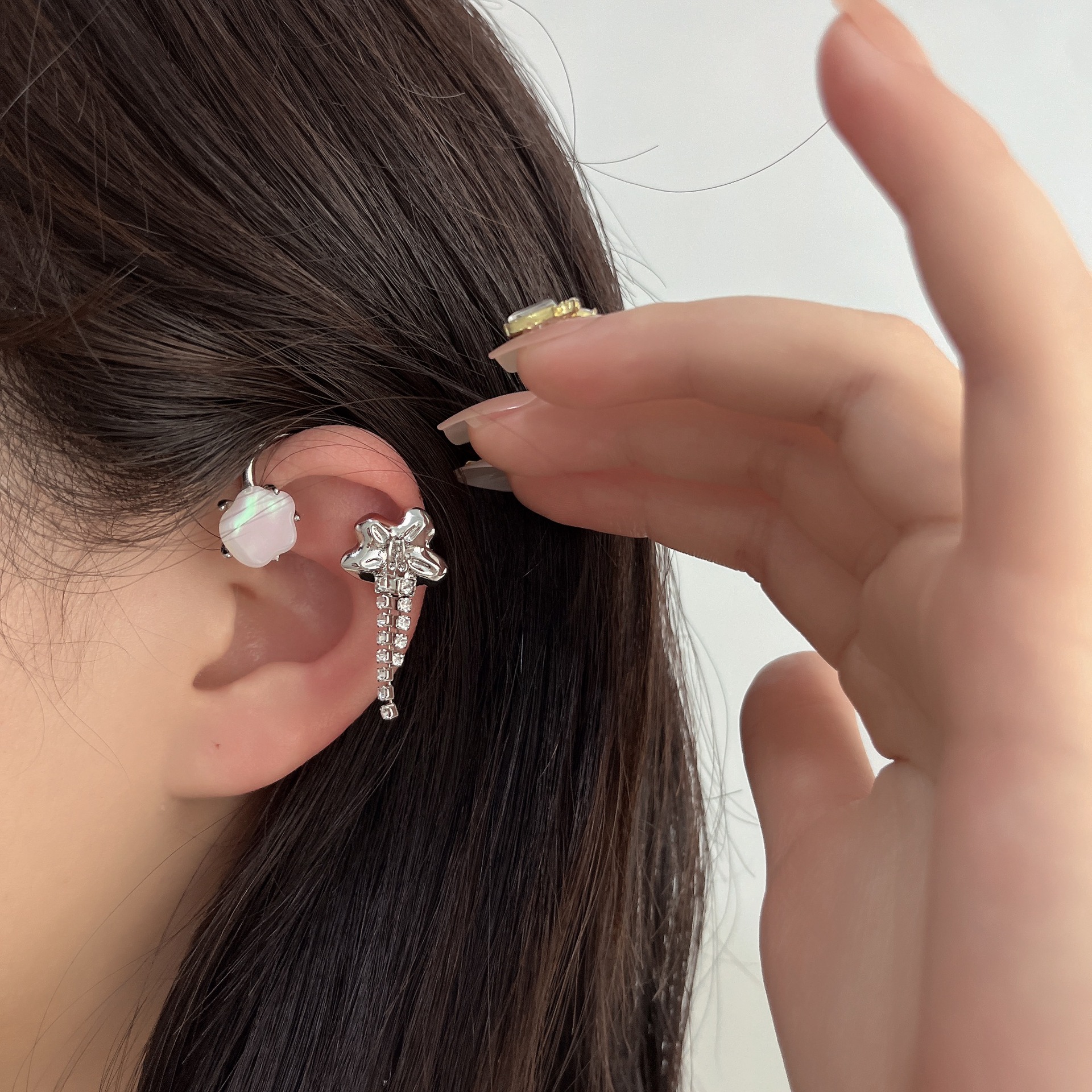 Fashion Retro Baroque Pearl Tassel Dried Small Flower Non-piercing Ear Hooks Women display picture 3