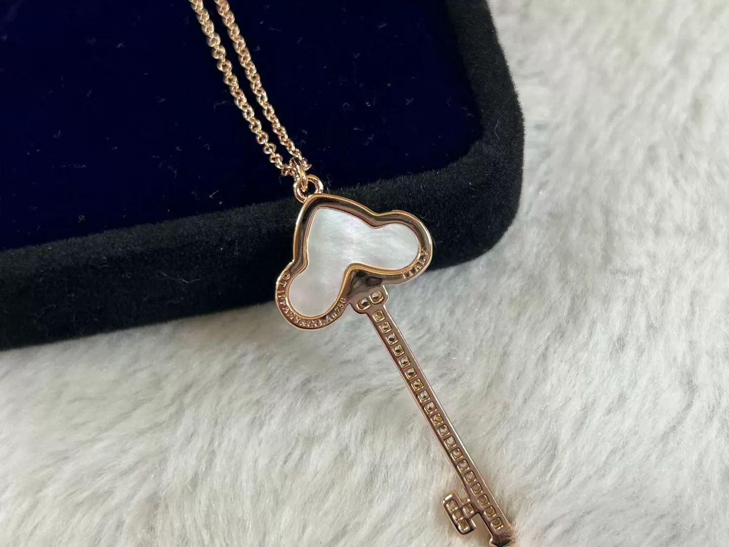 Platinum necklace, fashionable sweater for keys, universal chain for key bag , 18 carat white gold, light luxury style