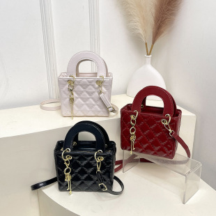 Wholesale fashionable texture diamond hand-held small square bag women's bag 2025 spring new fashionable shoulder bag commuter crossbody bag