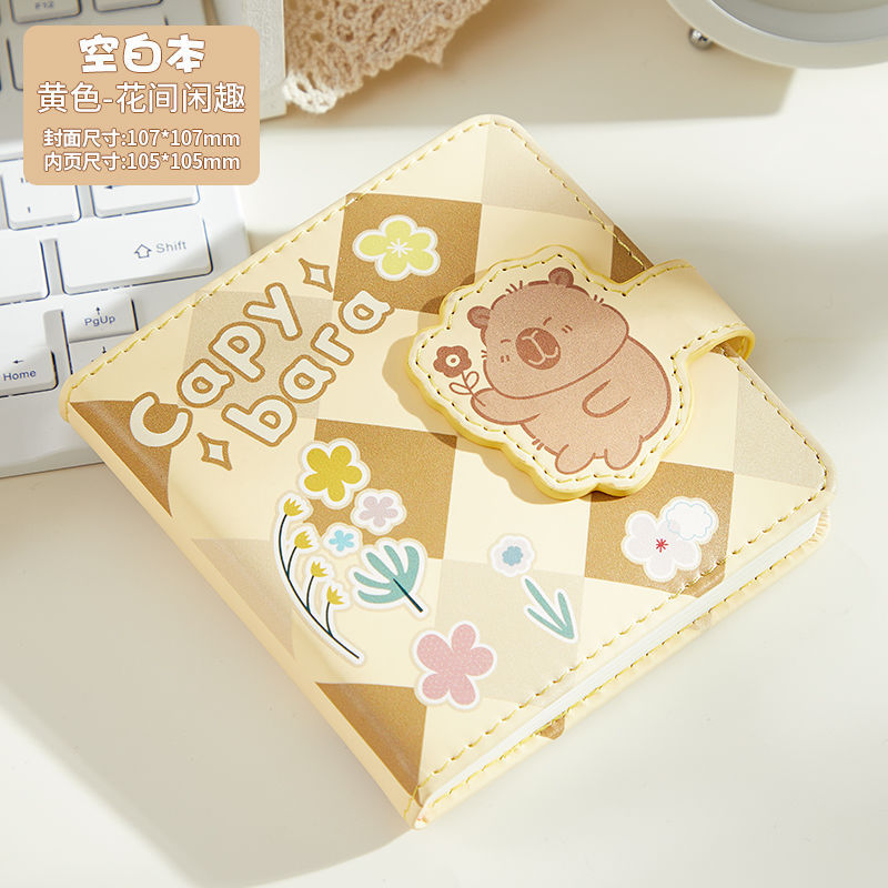 꽃 사이에서 여유로운 재미