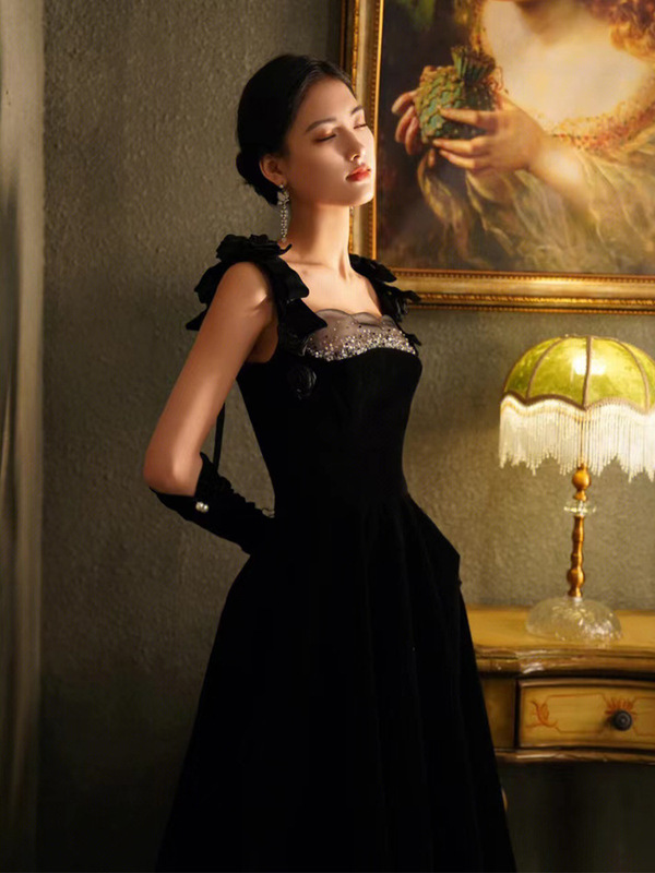 Annual Meeting Dress Black Hepburn Style Sling French High-end Texture Banquet Feminine Light Luxury Niche Evening Dress