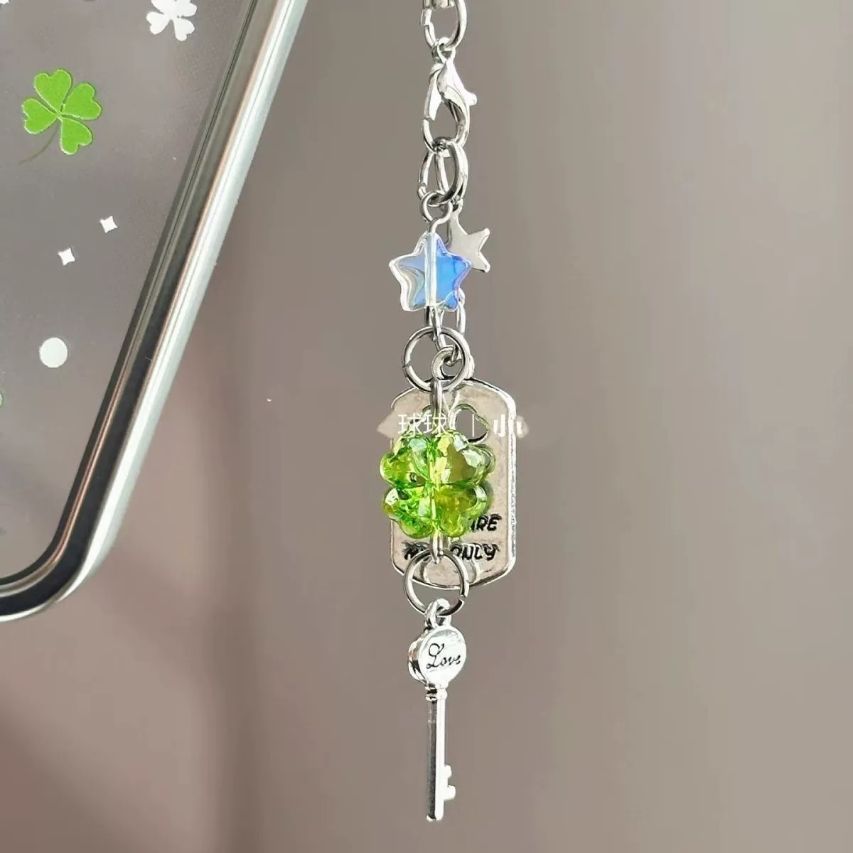 Brand mobile phone, strap, keychain, camera, pendant, handle, four-leaf clover