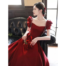 敬酒服新娘酒红色缎面高级感小个子订婚连衣裙在逃公主结婚礼服女