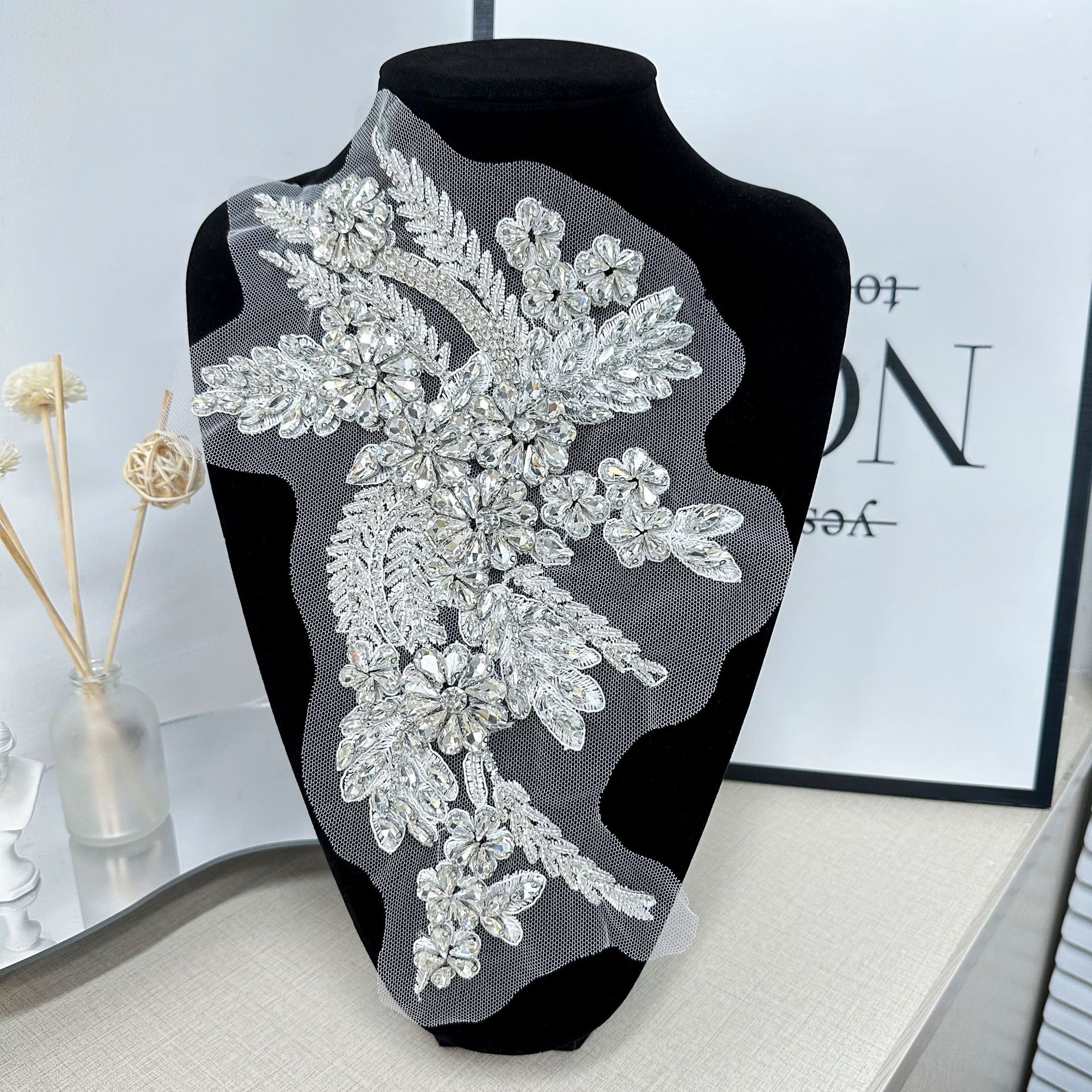 Tejido de vidrio pesado bordado mano clavado cuentas de cristal en collar flor de collar vestido de boda decoración accesorios DIY image 6