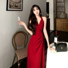新中式纯欲甜辣红色连衣裙2024夏季新款甜美显瘦气质露背中长裙子