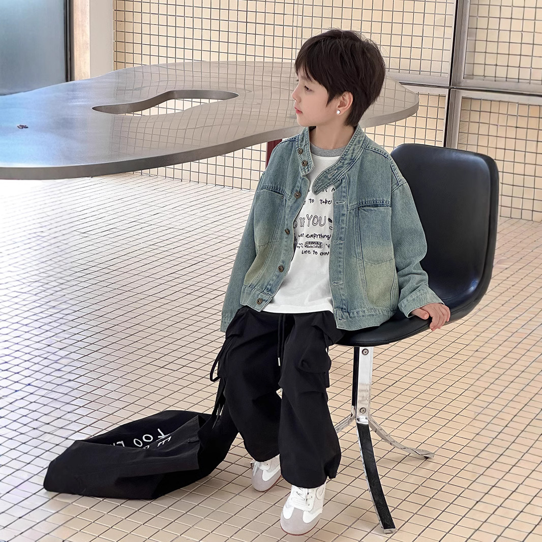艾摩贝贝儿童港风潮帅砂洗复古牛仔外套男女童休闲短款立领上衣潮