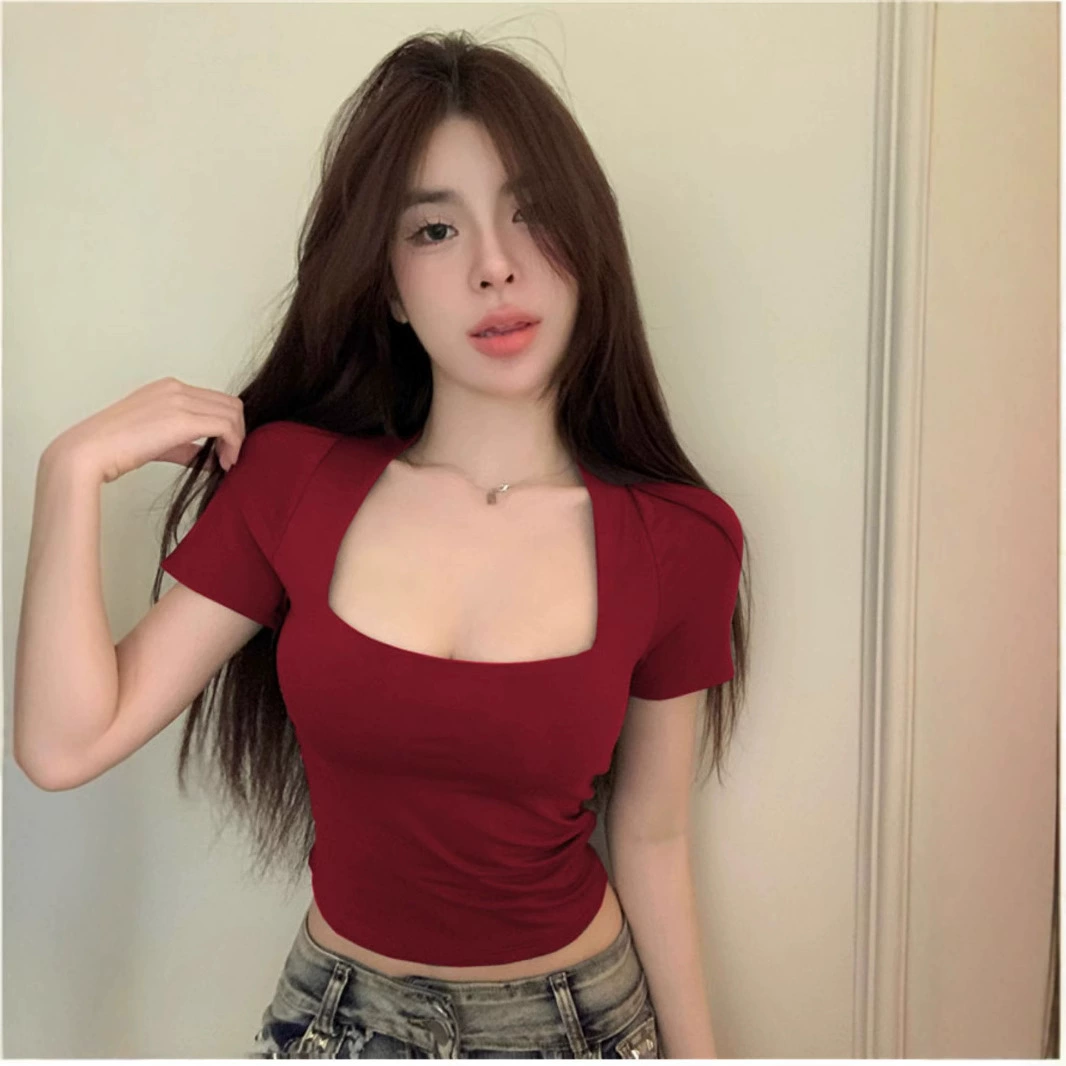 Sweet Hot Girl Французская футболка с U-образным вырезом и квадратным вырезом, обычное плечо, короткий рукав для женщин, новинка лета 2025, новый облегающий короткий топ, тренд.