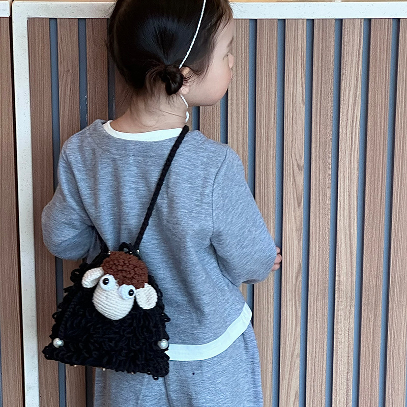 Bolso de hombro para niños y niñas japoneses, lindo y lindo bolso de mensajero para bebé cordero tejido de ganchillo 2025 nuevo bolso para niños de comercio exterior