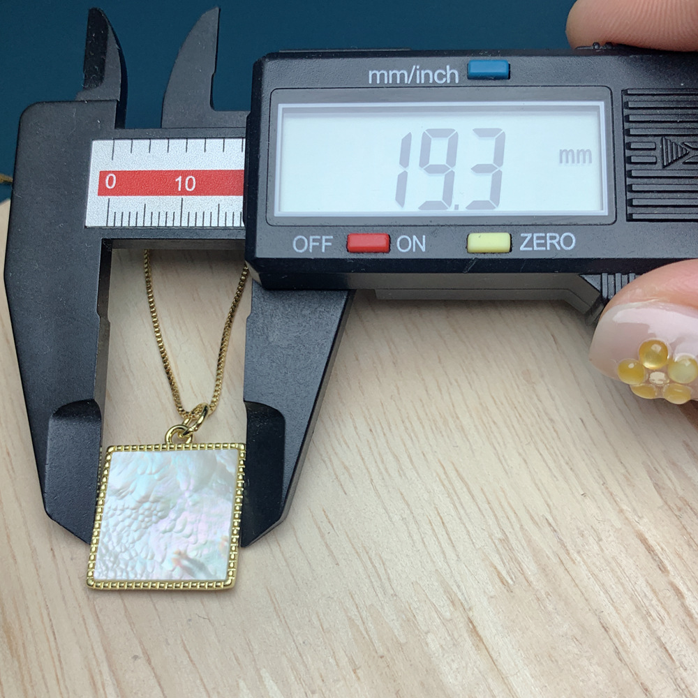 Simple Style Geometric Copper Inlay Shell Pendant Necklace 1 Piece