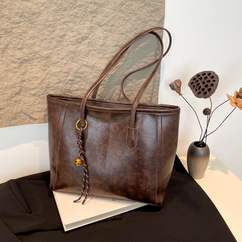 Retro alta sensación de bolso especial para mujeres 2025 nuevo otoño y invierno versátil de gran capacidad para estudiantes de clase bolsa de viaje de hombro