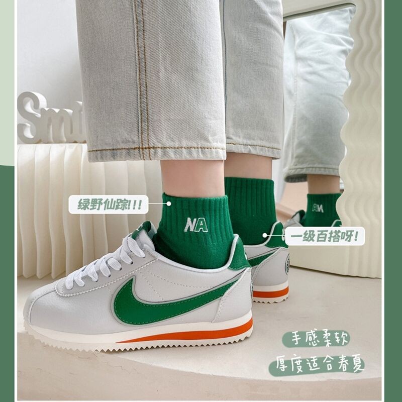 Calcetines bordados de algodón negro y blanco sólido NA letras verdes calcetines de barco de primavera y verano de calcetines para mujeres en la moda
