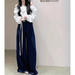 韓国系chicデザイン感立体花一字肩の白い上着春のファッション気質が見えます。