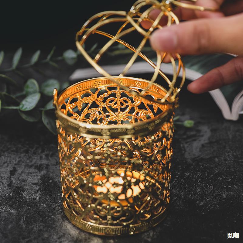 Artefactos metálicos galvanizados de oro transfronterizos europeos creativos en forma de jaula de pájaros candelabros adornos para el hogar accesorios de boda al por mayor