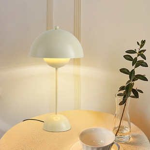 Cross-border Danish designer Bud vertical lamp creative Nordic mushroom lamp bedroom bedside lamp wedding decorative table lamp