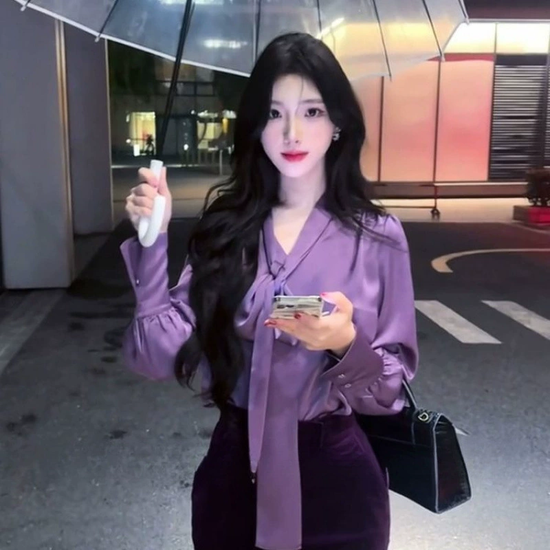 Весенний костюм 2025 года, французский стиль светской львицы, атласная блузка с V-образным вырезом, юбка-миди в стиле «королевская сестра», женский костюм из двух предметов