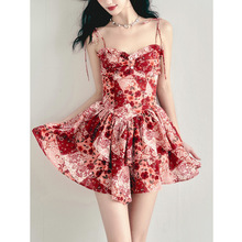 明星同款復古紅色碎花吊帶裙女雙層下擺連衣裙夏高季感短裙新款